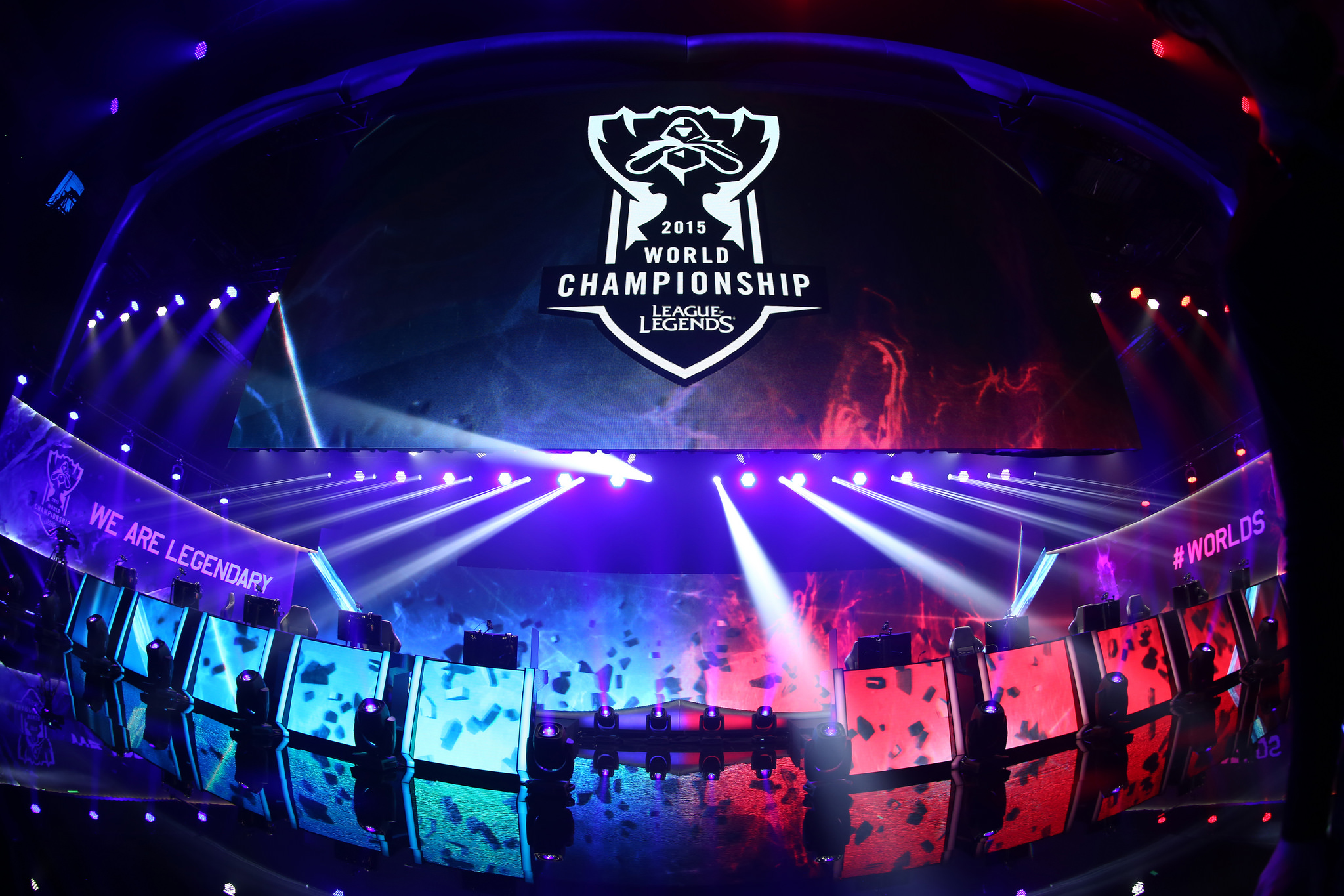 LNG Esports 和 Top Esports 在 LPL Split 2 2025 中获得胜利